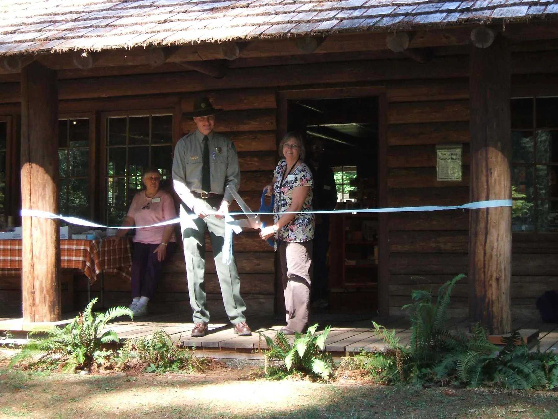 2009 Nature Store Moves to Log Cabin