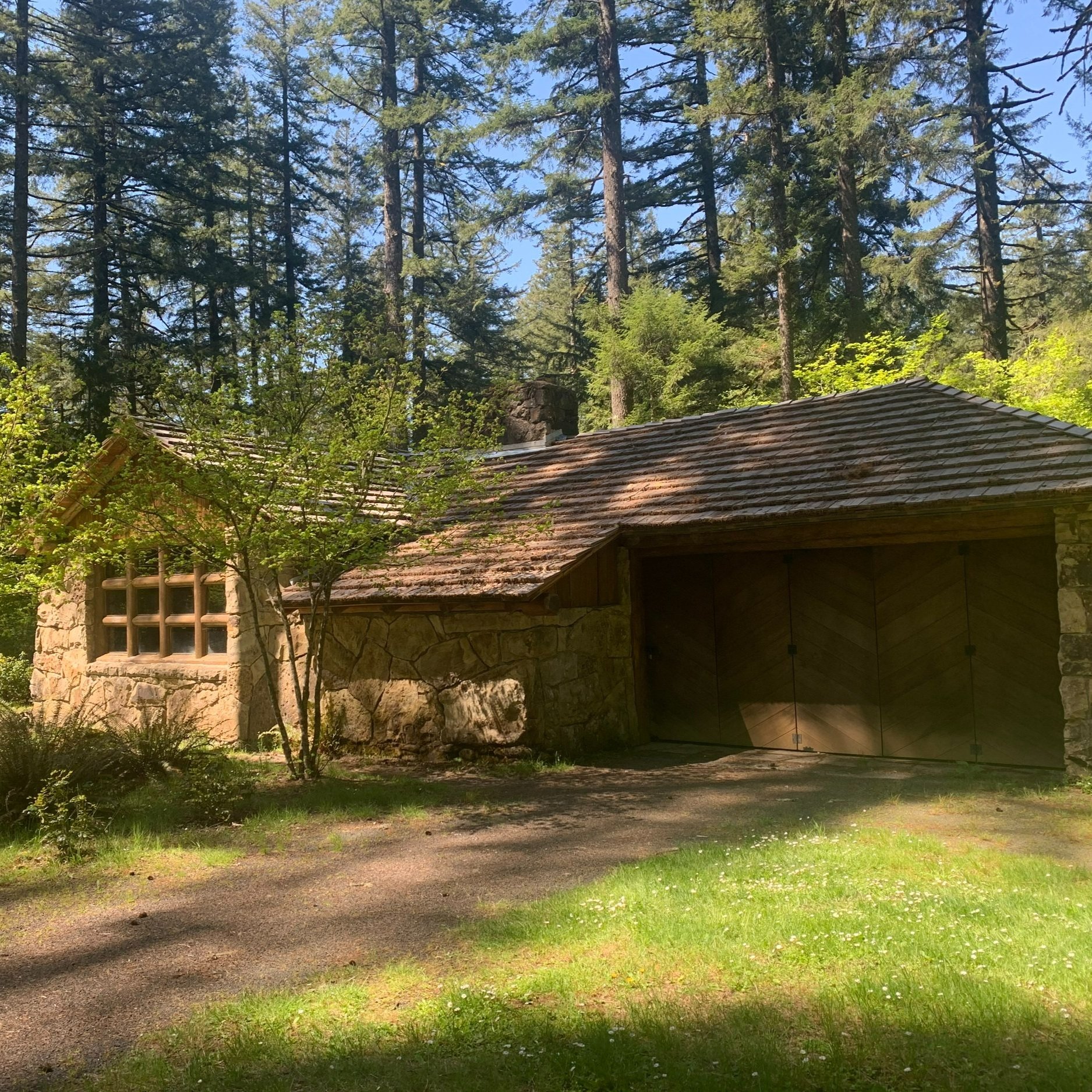 Stone Kitchen Shelter
Join Friends of Silver Falls volunteers every other weekend in this historic building. Read about the Civilian Conservation Corp and try your hand at our demo stone splitting display. Learn all about the geological significance of the building.