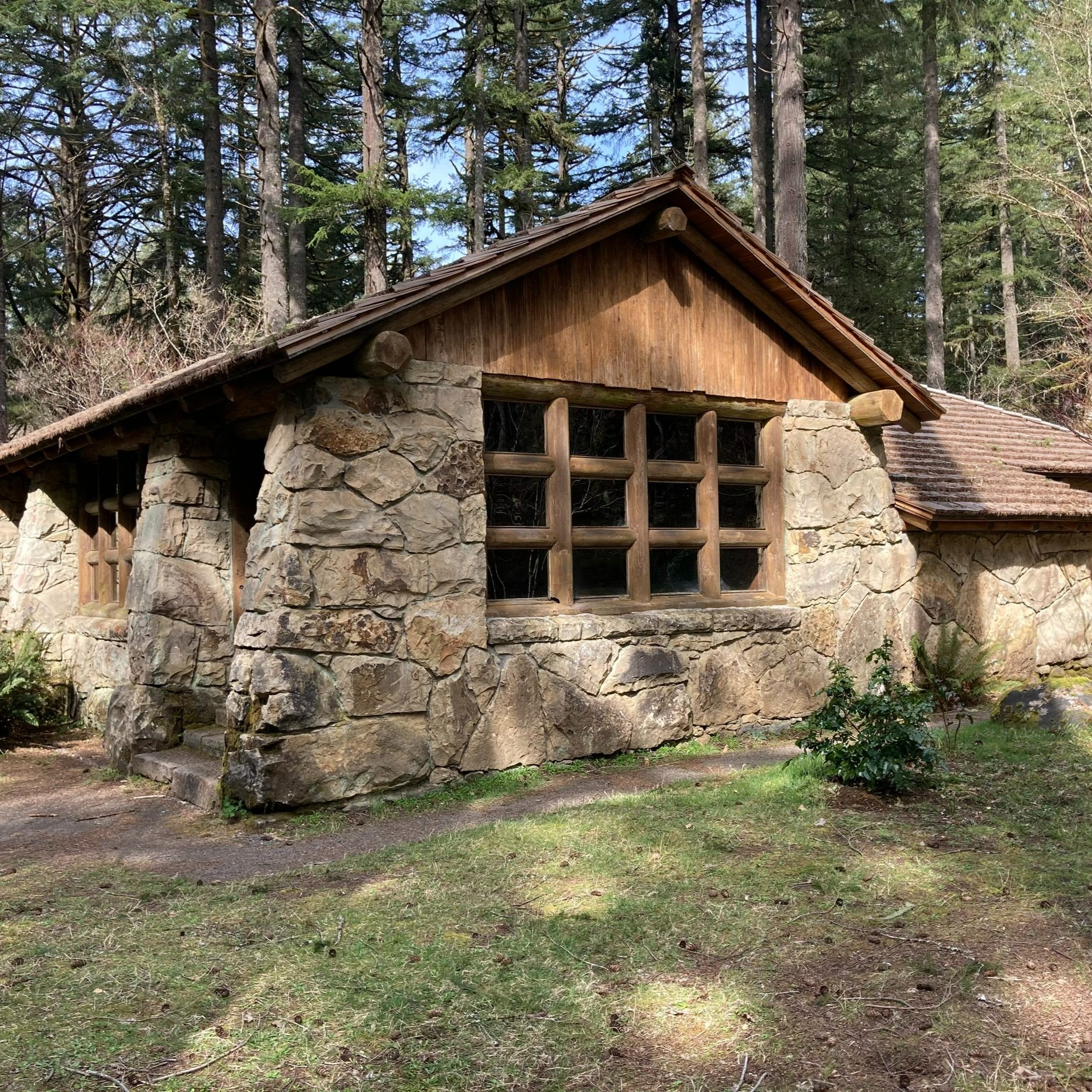 Stone Kitchen Shelter
              

              
                Join Friends of Silver Falls volunteers every other weekend in this historic building. Read about the  Civilian Conservation Corps  and try your hand at our demo stone splitting display. Learn all about the geological significance of the building.